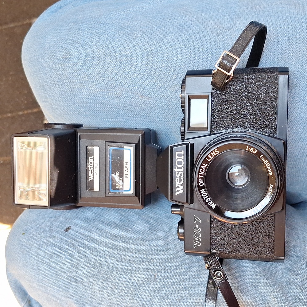 Vintage Weston 35mm wx7 with flash
